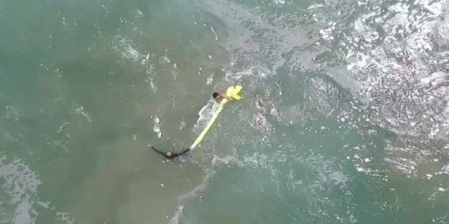 Drone iki genci boğulmaktan kurtardı
