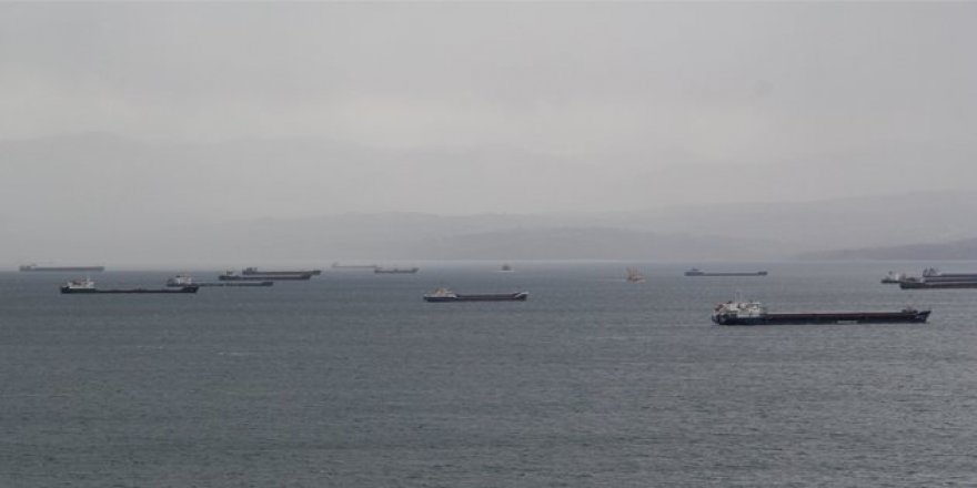 Fırtınadan kaçan gemiler Sinop Limanı’na sığındı