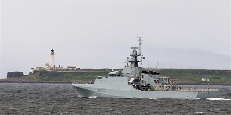 HMS Forth, donanmaya teslim edildi
