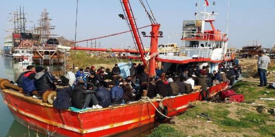 Balıkçı teknesinde 208 kaçak yakalandı