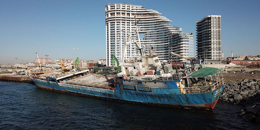 İstanbul sahilleri hayalet gemi çöplüğü oldu
