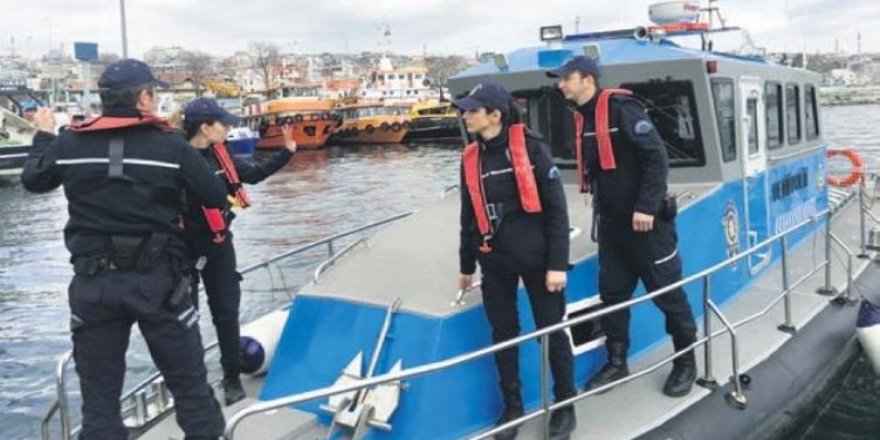 Yat ve teknelerde saklanan 90 firariyi yakaladılar