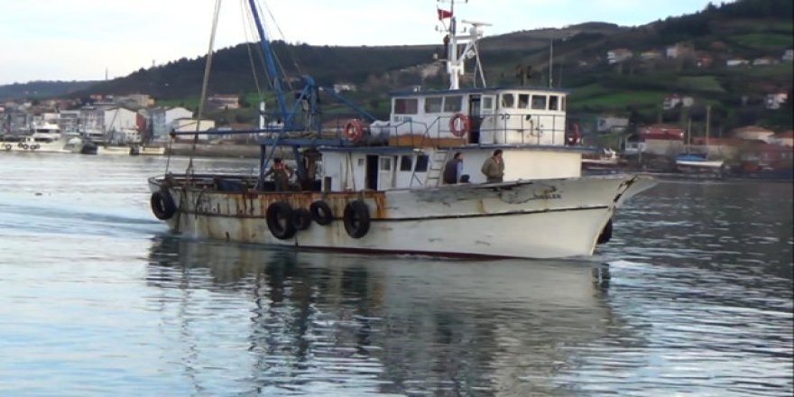 Ağ atarken denize düşen balıkçı aranıyor