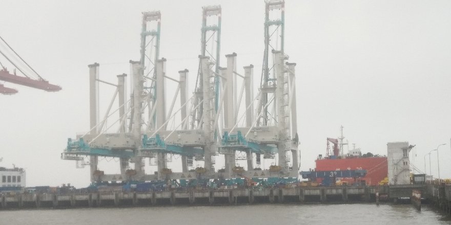 Safiport Derince'nin dev konteyner vinçleri yola çıktı