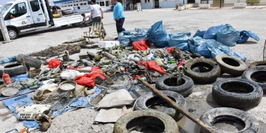 Adana'da denizden çıkan atıkları görenler şaşırdı