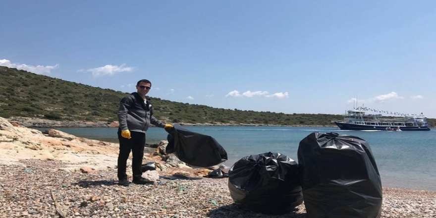 Çeşme’de sezon öncesi deniz temizliği