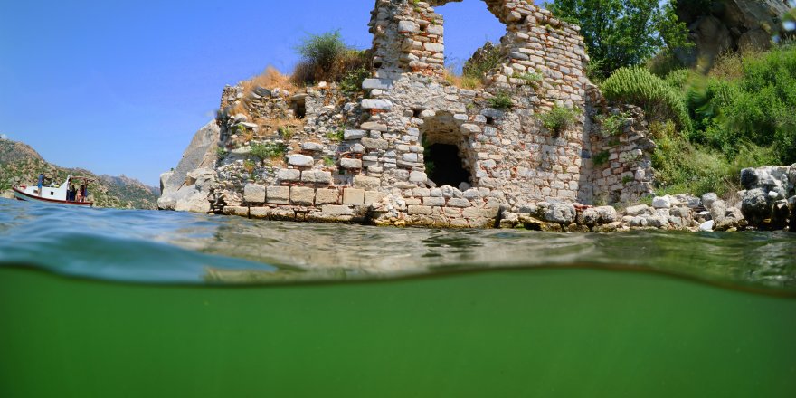 Bafa Gölünün dışı antik içi biyolojik zenginlik dolu