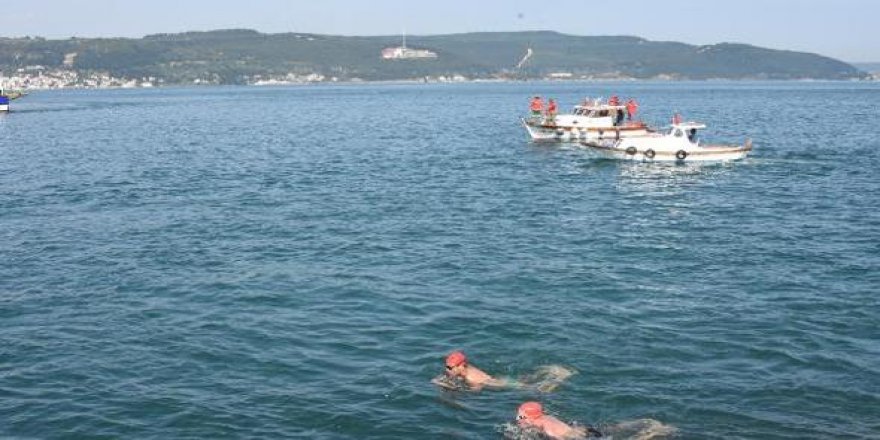 Çanakkale Boğazı'nı yüzerek geçtiler