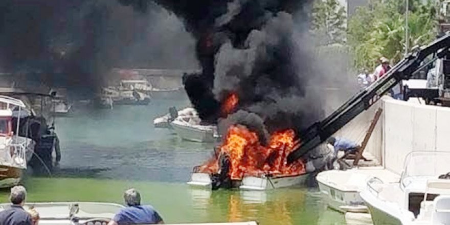 Denize indirilen tekne alev alev yandı