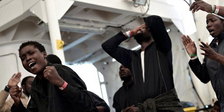 Krize neden olan göçmen gemisi İspanya'ya ulaştı