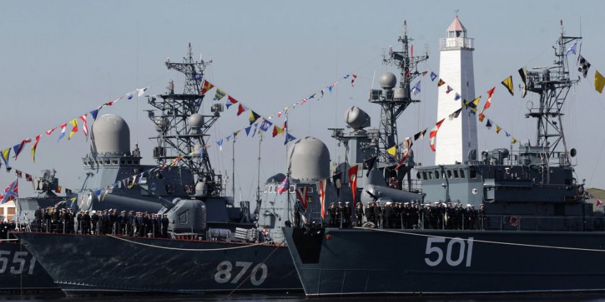 Rus savaş gemileri Akdeniz'e konuşlanıyor