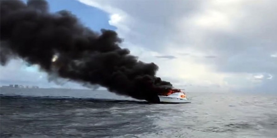 ABD'de tekne alev alev yandı