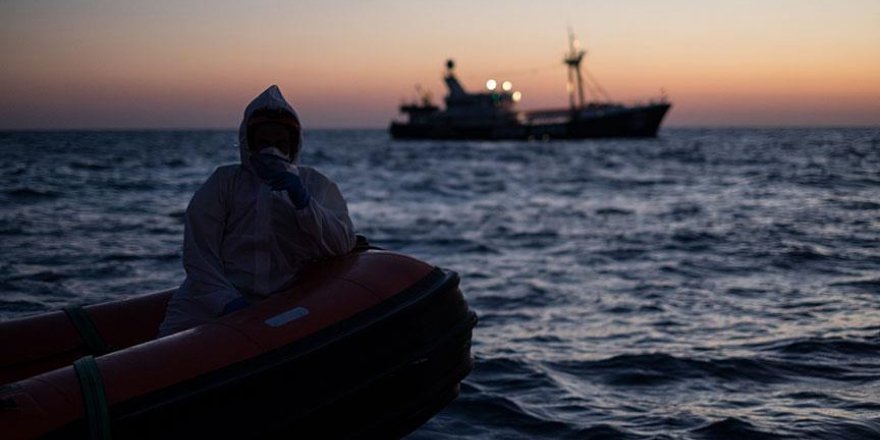 Tunus içinde göçmen olan gemiye izin vermedi