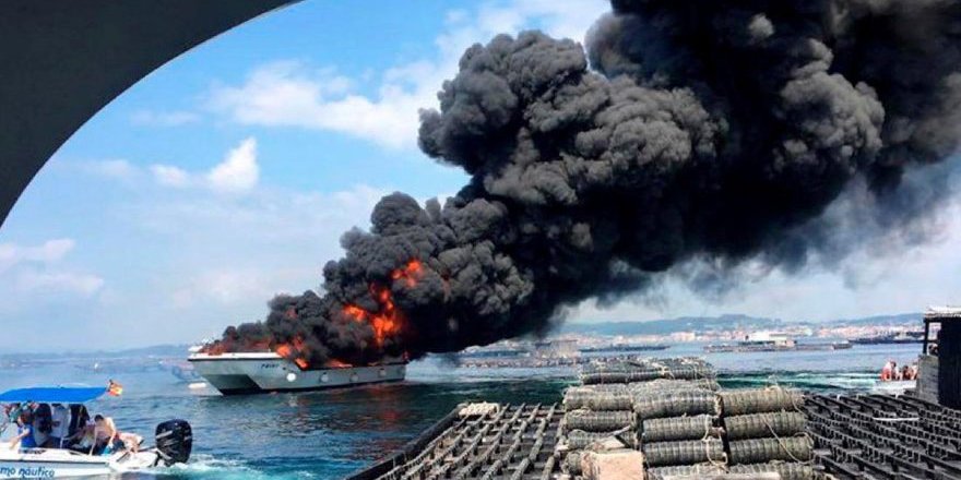 İspanya’da yolcu gemisi alev alev yandı