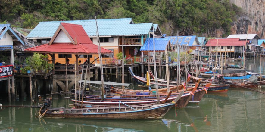 Deniz üzerinde kurulu balıkçı köyü: Koh Panyee