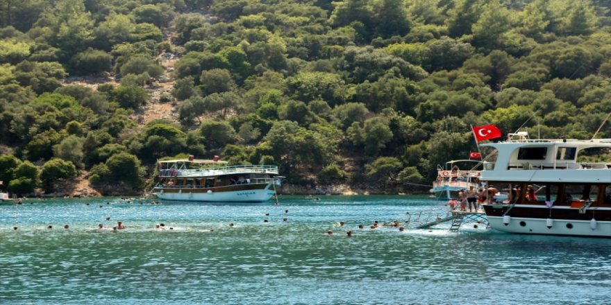 Göcek’te turlara ayda 90 bin turist katılıyor