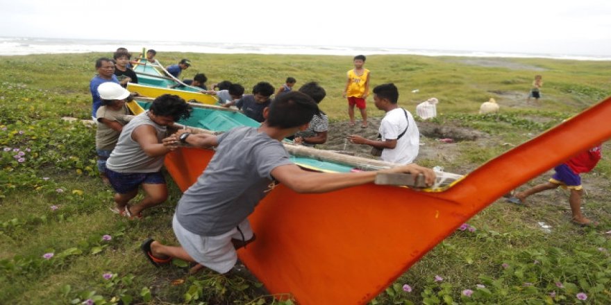 Mangkhut tayfunu Güneydoğu Asya'yı tehdit ediyor