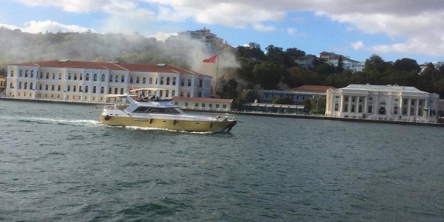 Kabataş Erkek Lisesi'nde yangın çıktı!