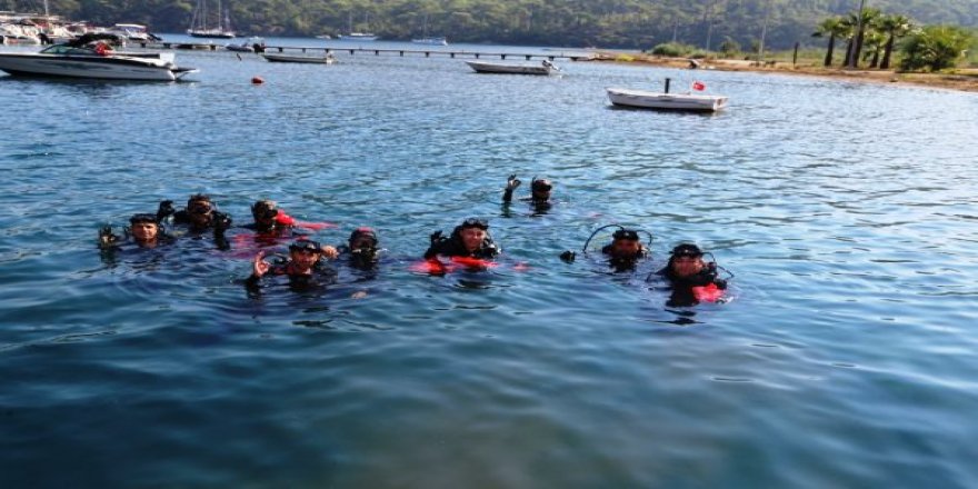 Karacasöğüt ve İngiliz Limanı'nda deniz temizliği