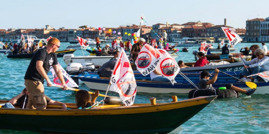 Venedik'te kruvaziyerlere karşı protesto