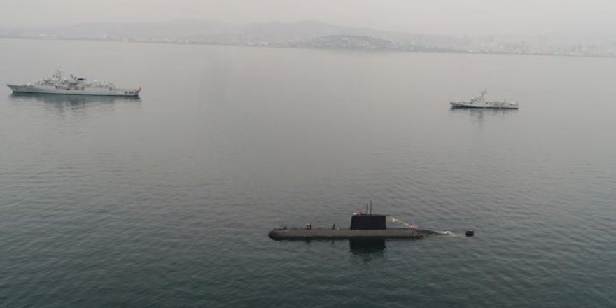 İstanbul açıklarında denizaltı ve savaş gemileri!