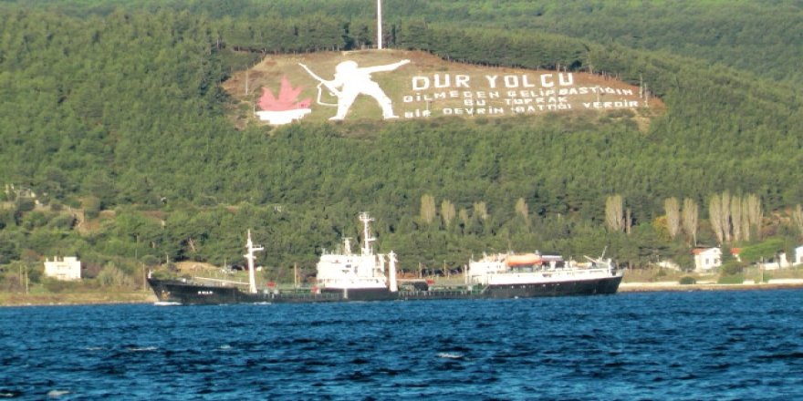 Rus askeri tankeri boğazdan geçti