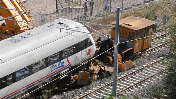 Yüksek Hızlı Tren kaza yaptı