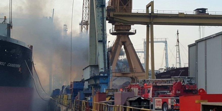 Tuzla'da tersanedeki bir gemide yangın çıktı