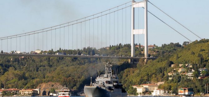 Yunan savaş gemisi Türk bayrağı çekmedi