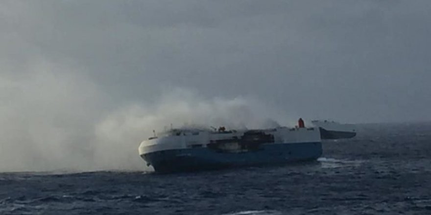 Pasifik Okyanusu'nda yanan gemide 3 denizci öldü