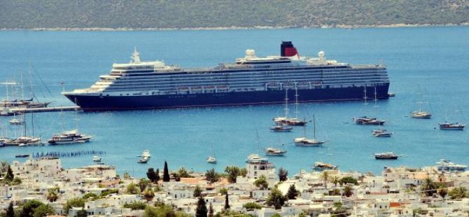 Yüzen şehir 'Queen Elizabeth' Bodrum'da