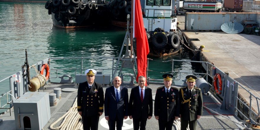 TCG Bandırma gemisi Beyrut Limanı'nda