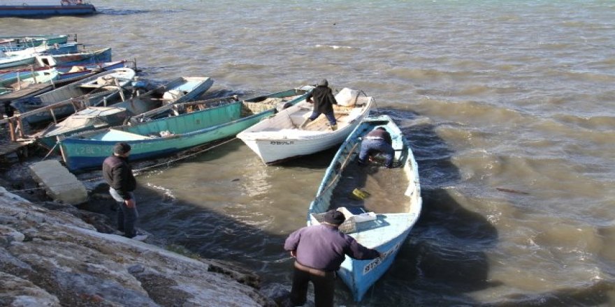Balıkçılar, ekmek tekneleri için seferber oldu