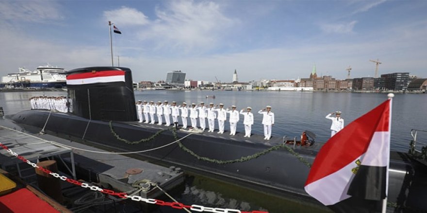 Mısır Almanya'dan üçüncü denizaltıyı teslim aldı