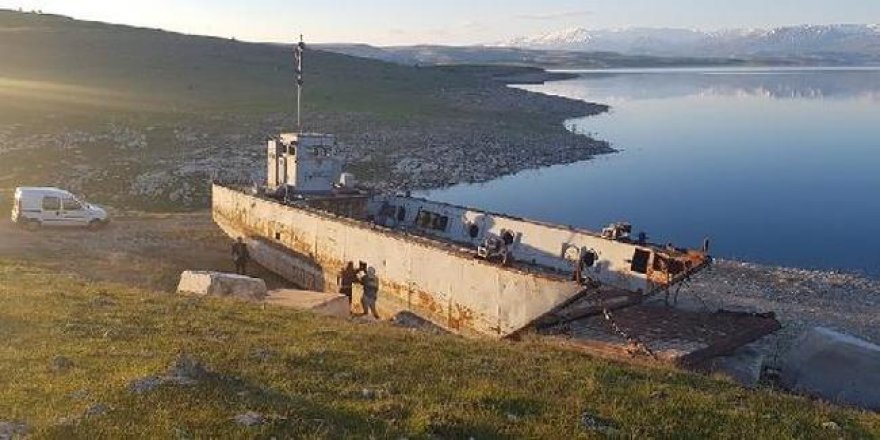 Atıl durumdaki donanma gemisi onarılıyor