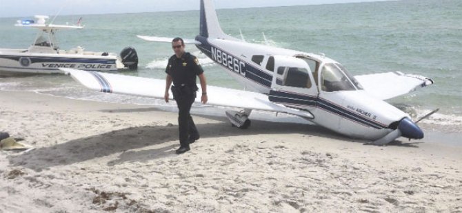 Florida'da plaja uçak düştü: 1 ölü