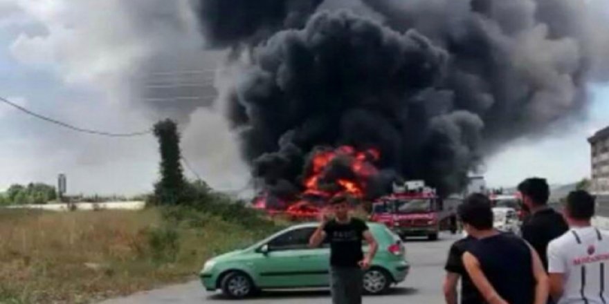 Tuzla'da boş arazideki teknelerde yangın!