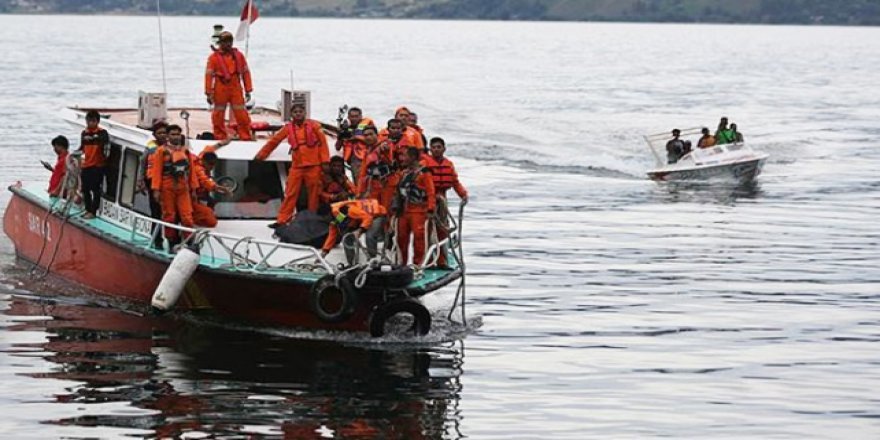 Endonezya’da tekne faciası: 4 ölü, 31 kayıp