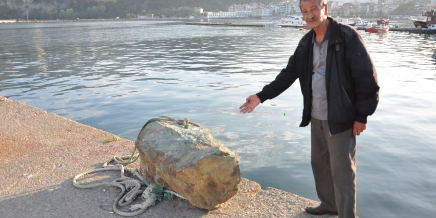 Amasra'da denizden çıkan kaya tartışması