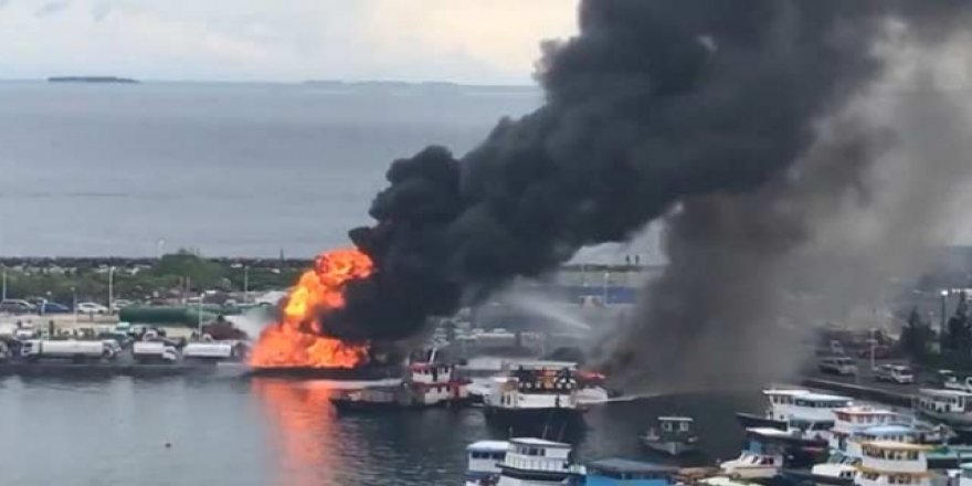 Limanda demirli tekneler yandı; 7 yaralı