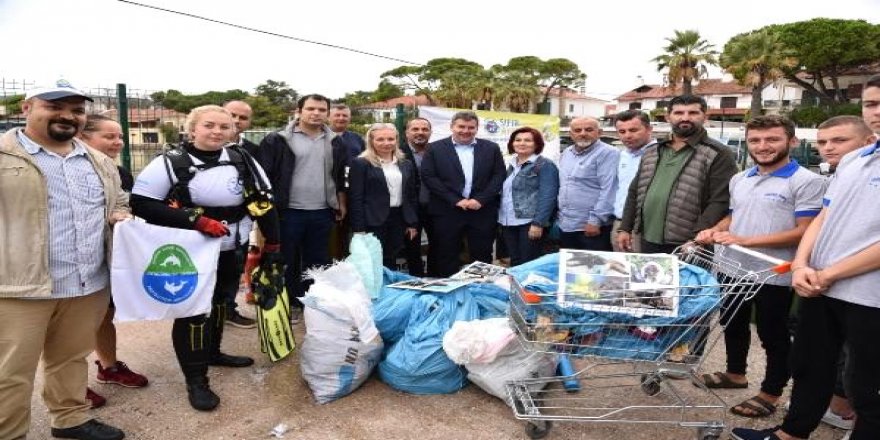 Çeşme'de kıyı ve deniz temizliği