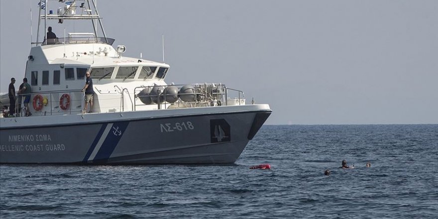 Yunan Sahil Güvenliği kaçak taşıyan bota çarptı