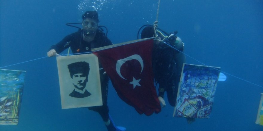 Fethiye'de denizaltında resim yaptılar