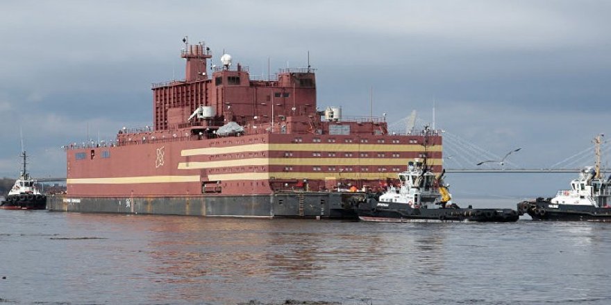 ‘Akademik Lomonosov’ elektrik vermeye başladı