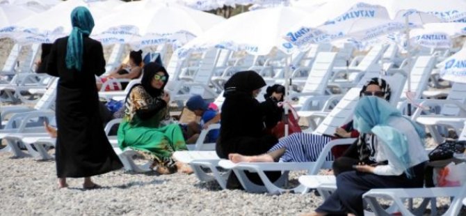 Kadınlar Plajı'nda horonlu protesto