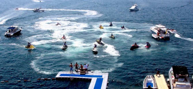 Jet-ski tutkunları Marmara'da buluştu