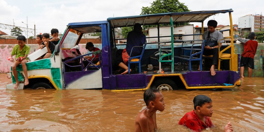 Endonezya yağışla boğuşuyor
