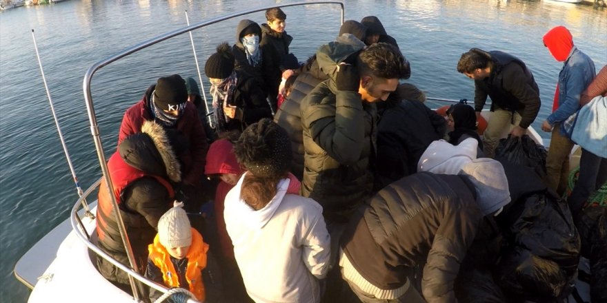 Lastik botta 36 göçmen yakalandı
