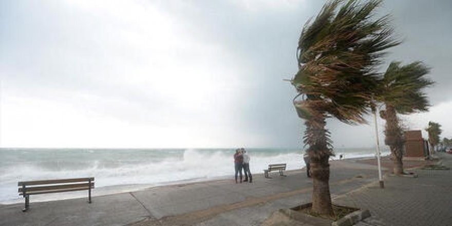 Akdeniz’ de fırtına uyarısı