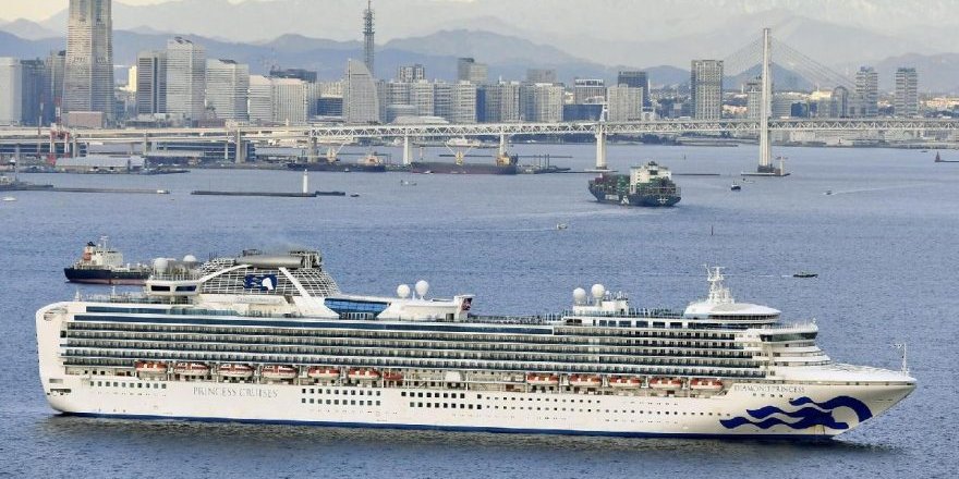 Hong Kong’a demir atan yolcu gemisi karantinaya alındı